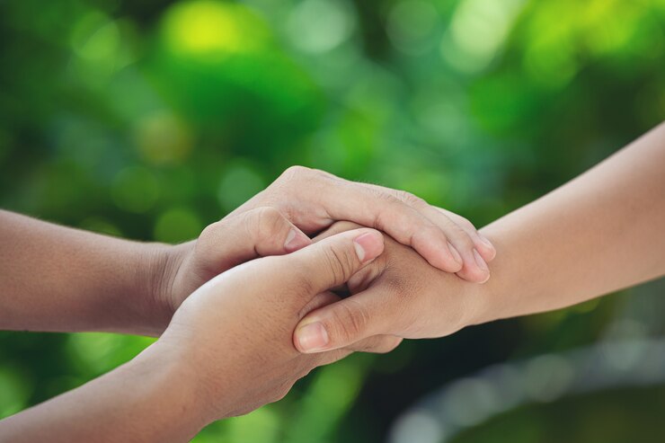 couple-holding-hands-green-meadow_1150-26188